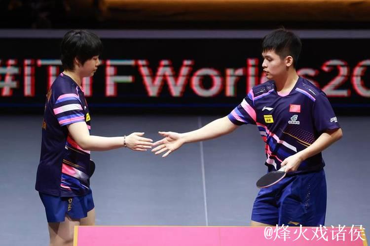 国乒护台太强!蒯曼顶住申裕斌爆冲,林诗栋致命反杀,握拳庆祝 国乒护台太强!蒯曼顶住申裕斌爆冲,林诗栋致命反杀,握拳庆祝