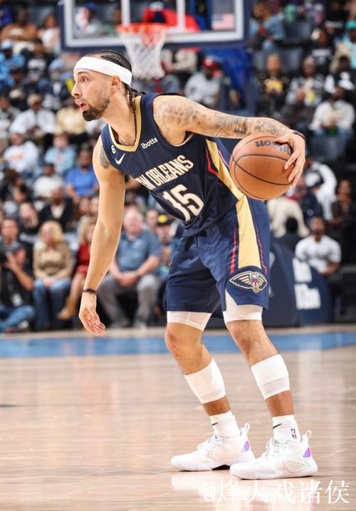 队记：若鹈鹕把阿尔瓦拉多有意摆上货架，尼克斯有意得到他